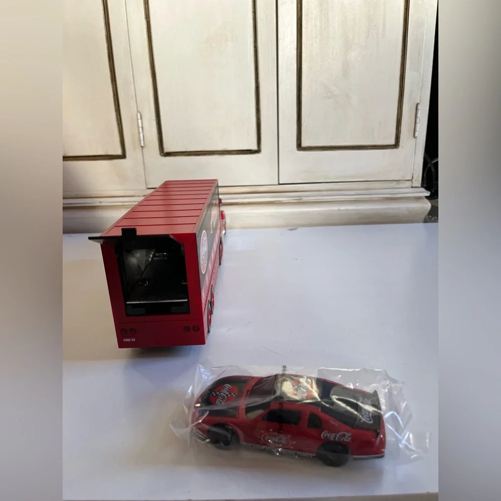 Collectible 2002 Coca-Cola NASCAR Carrier with Car & lights Semi Truck